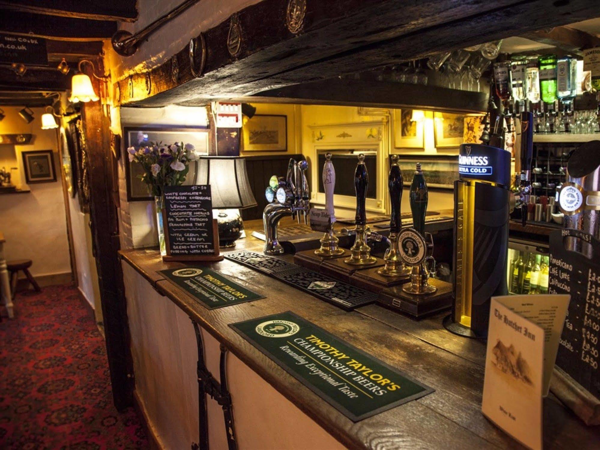 The Hatchet Inn Chute Eksteriør billede